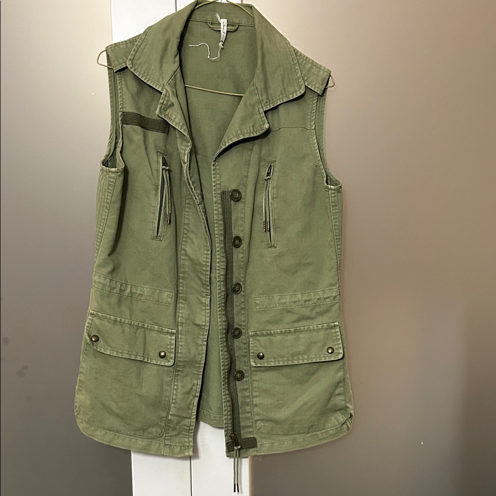 Willow & Clay Khaki Sleeveless Vest